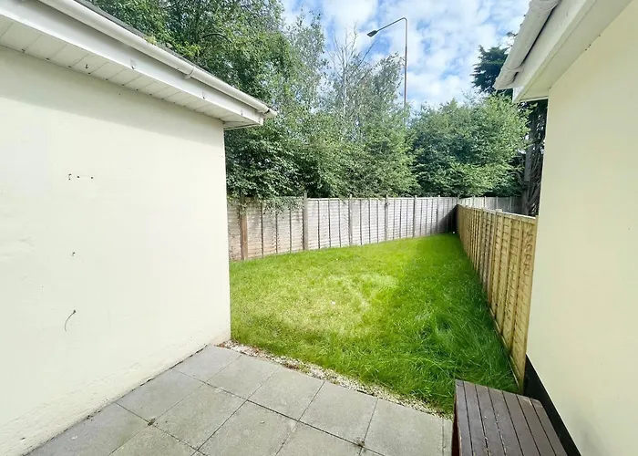 3 Methuen Close
