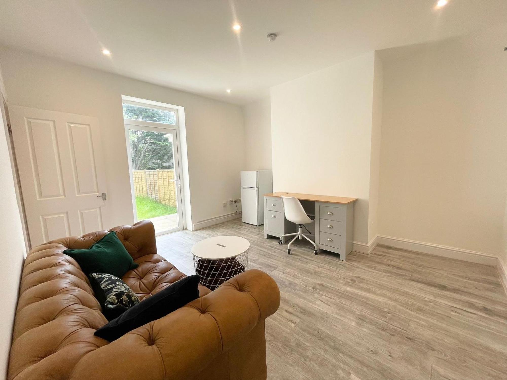 3 Methuen Close Борнмут