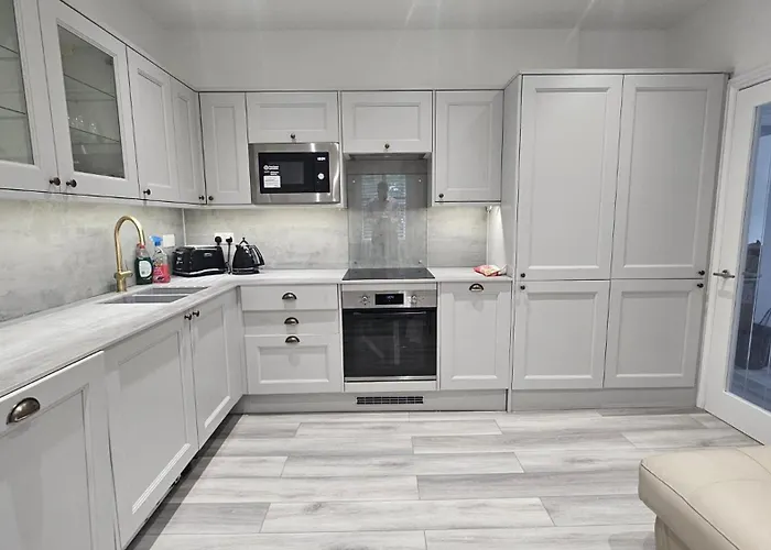 A Lovely 2 Bedroom Flat Ideal For All Occasions